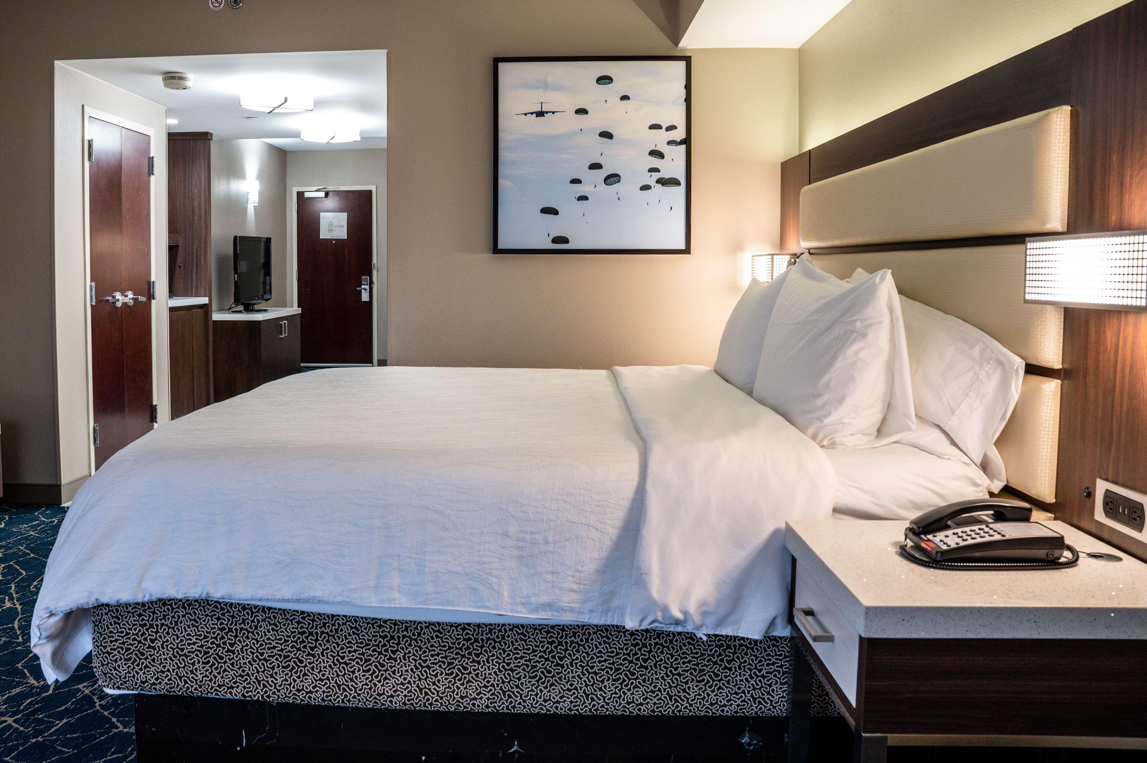 Hilton Garden Inn Fayetteville/Fort Bragg מראה חיצוני תמונה