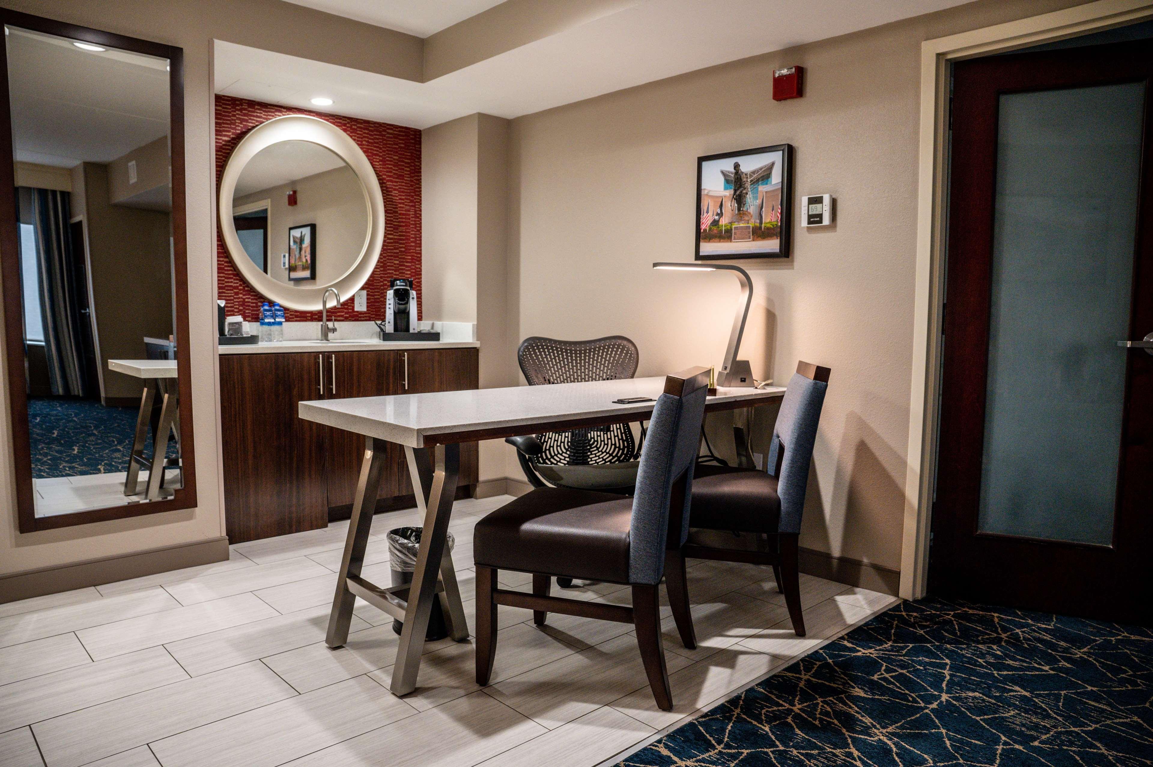 Hilton Garden Inn Fayetteville/Fort Bragg מראה חיצוני תמונה