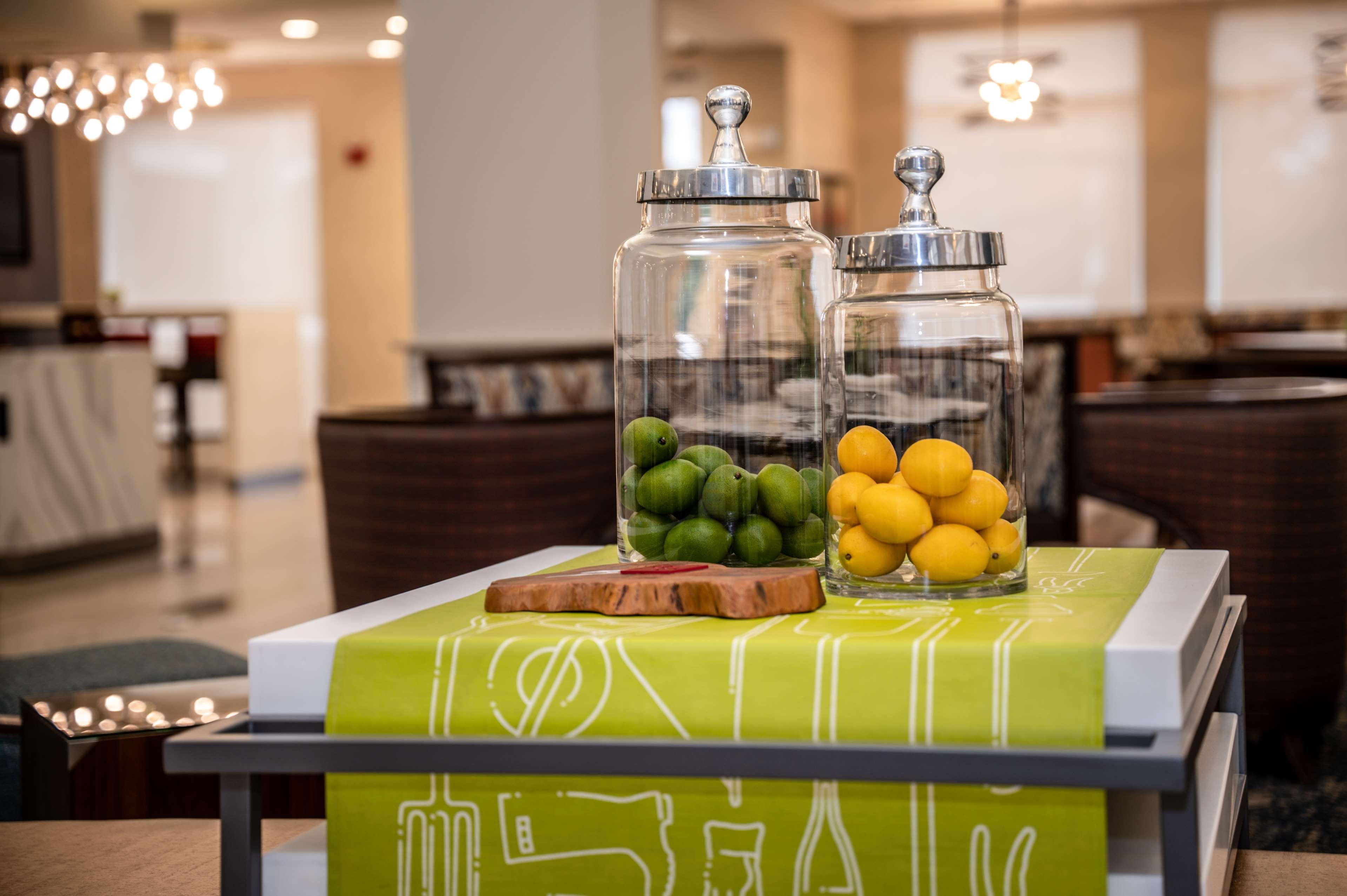 Hilton Garden Inn Fayetteville/Fort Bragg מראה חיצוני תמונה