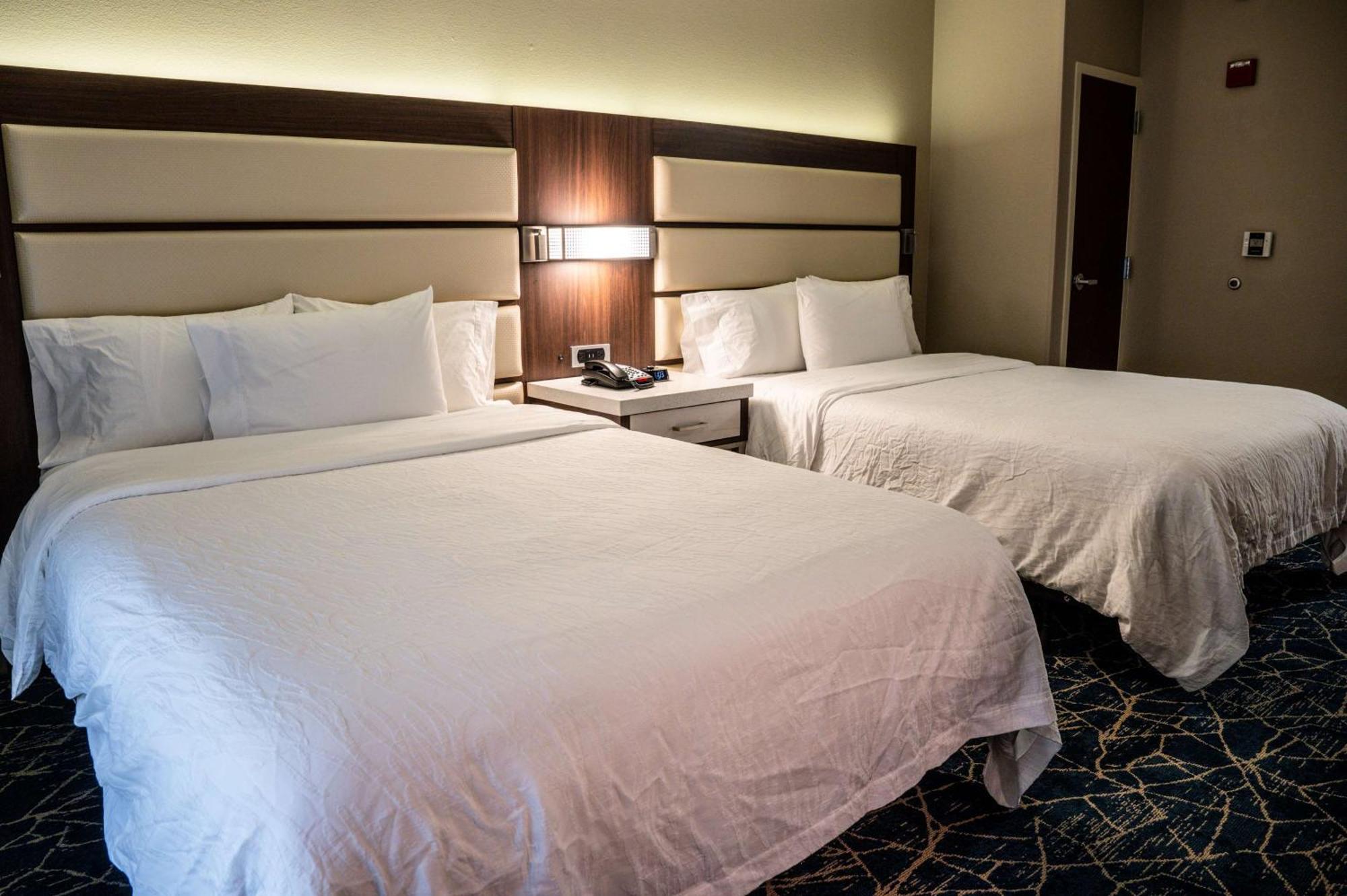Hilton Garden Inn Fayetteville/Fort Bragg מראה חיצוני תמונה