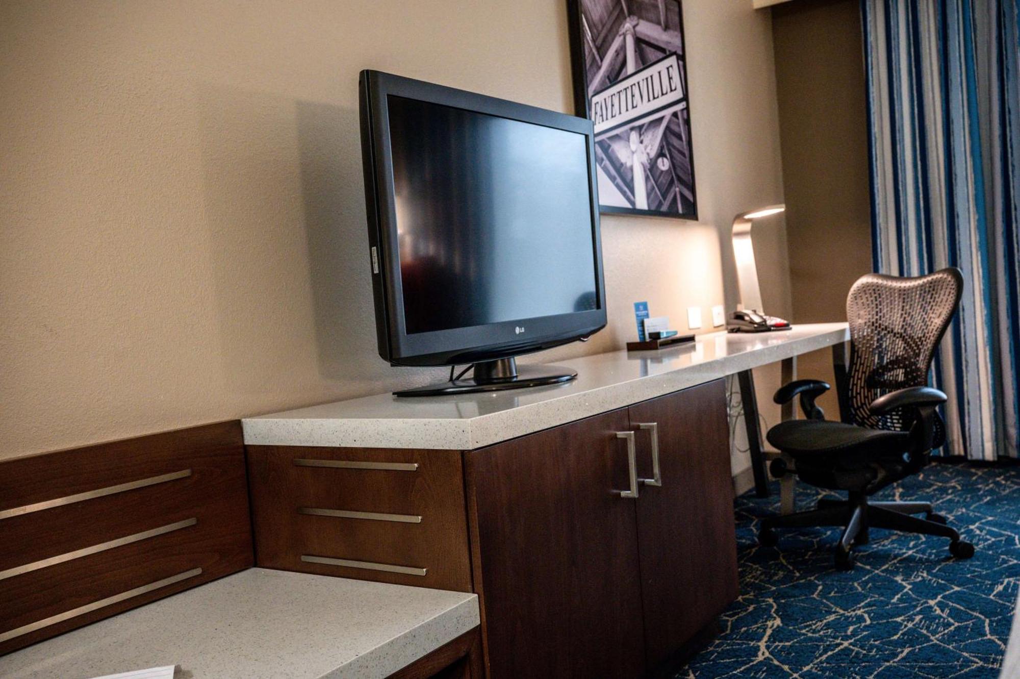 Hilton Garden Inn Fayetteville/Fort Bragg מראה חיצוני תמונה