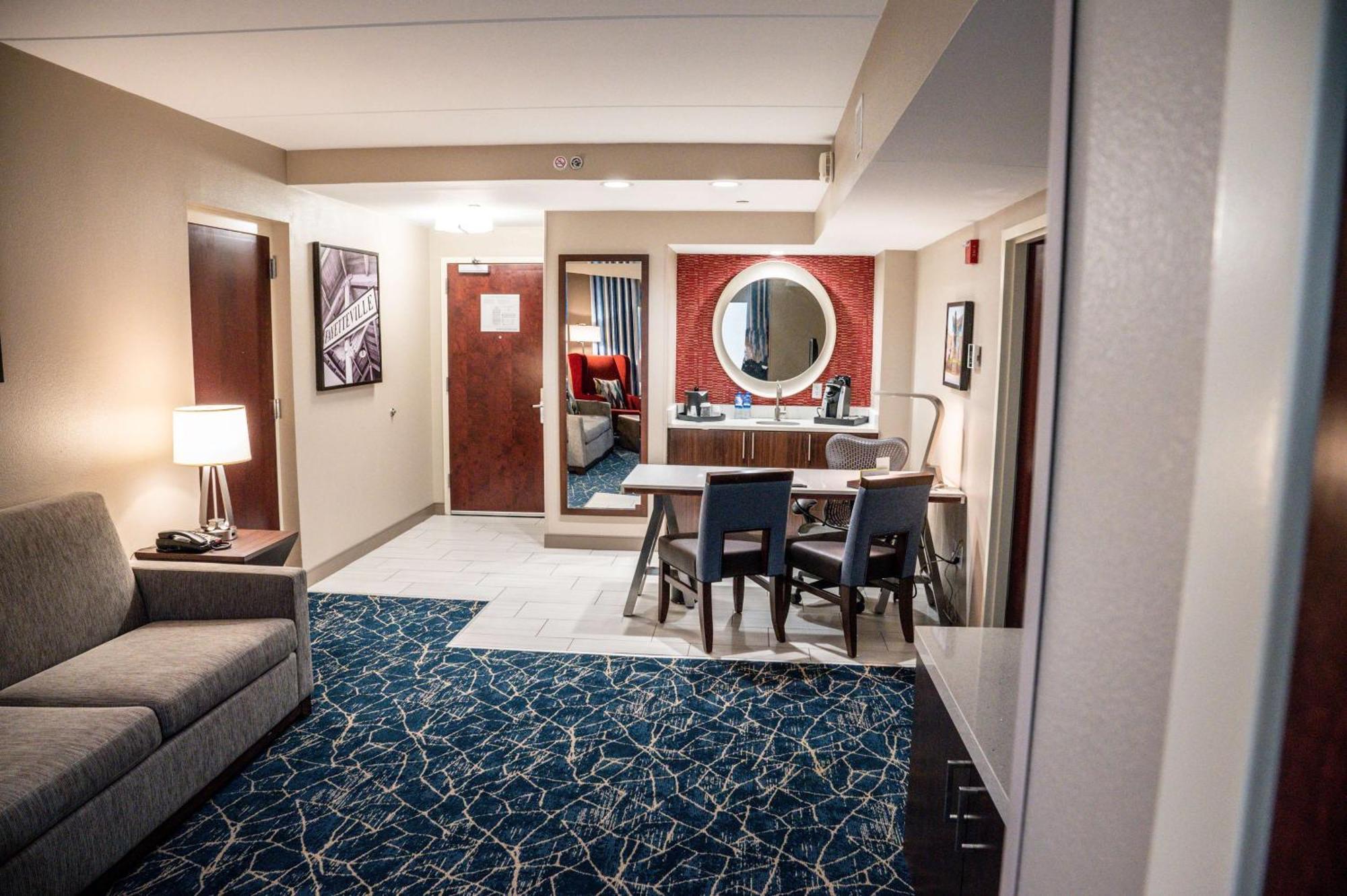 Hilton Garden Inn Fayetteville/Fort Bragg מראה חיצוני תמונה