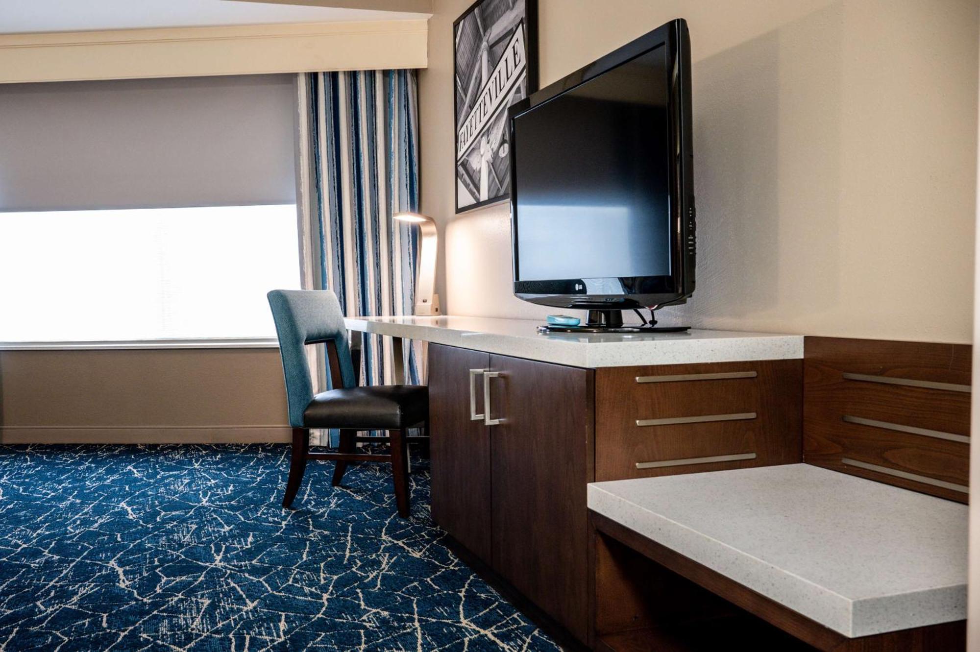 Hilton Garden Inn Fayetteville/Fort Bragg מראה חיצוני תמונה